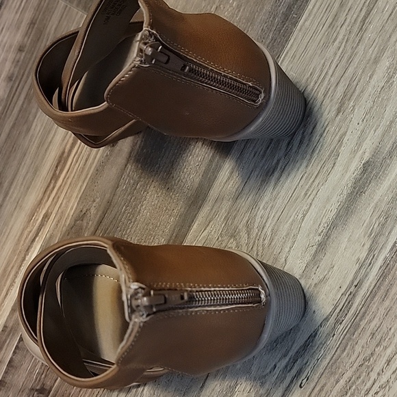 Euro soft Brown wedge sandals - Picture 5 of 6